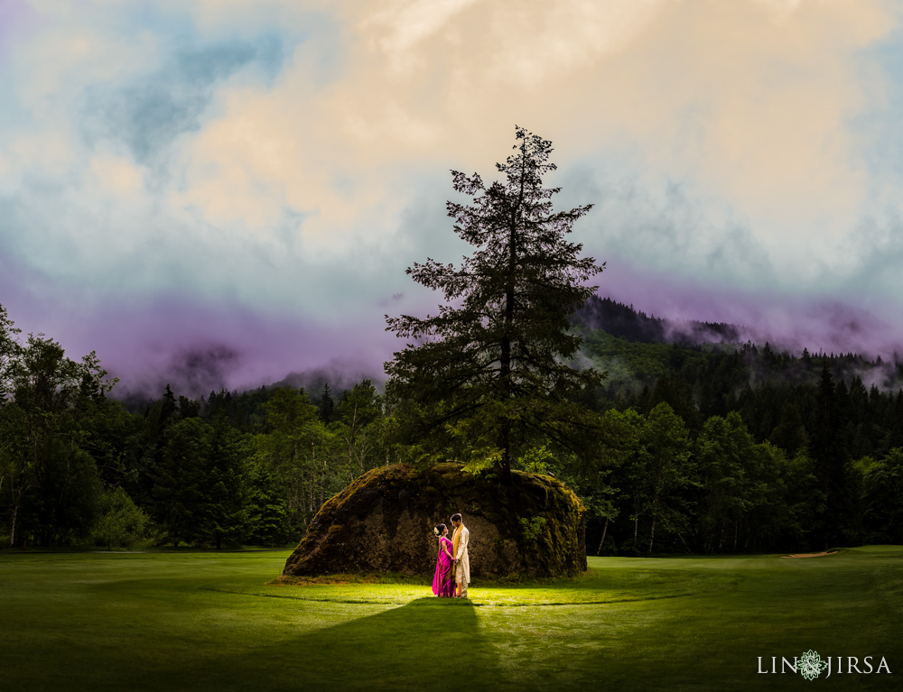 08-rainy-day-wedding-photography-tips-umbrella-photos