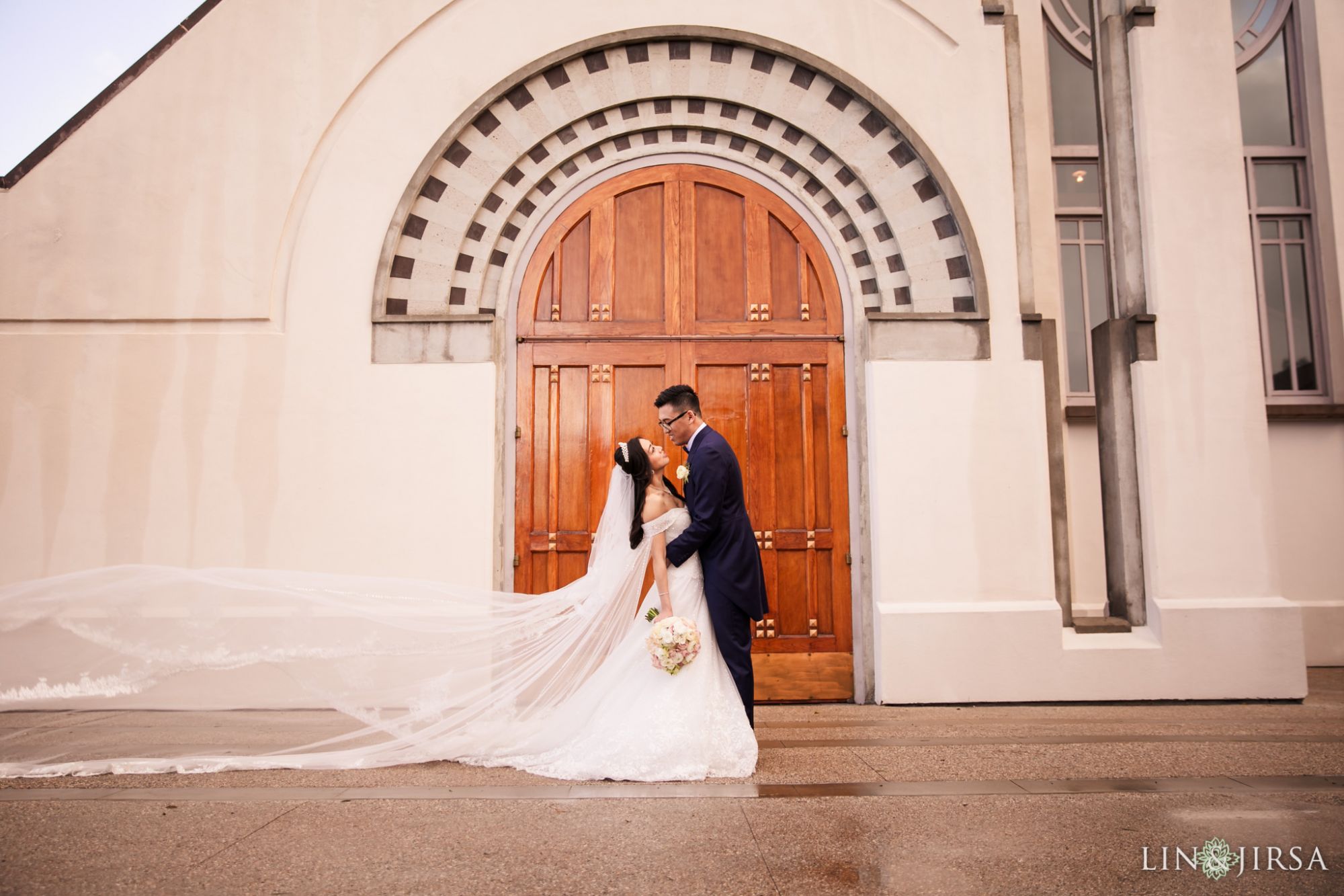 22 Skirball Cultural Center Los Angeles Wedding Photography 2000x1333 1