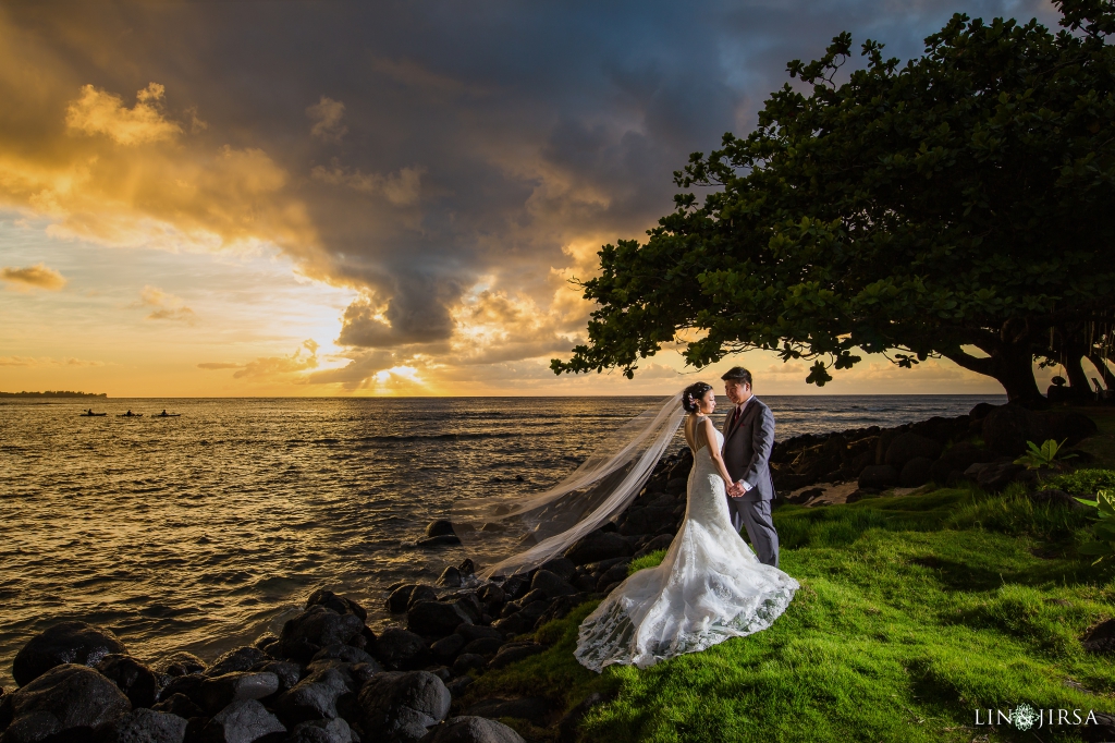 Hawaii Wedding Photographer and Videographer