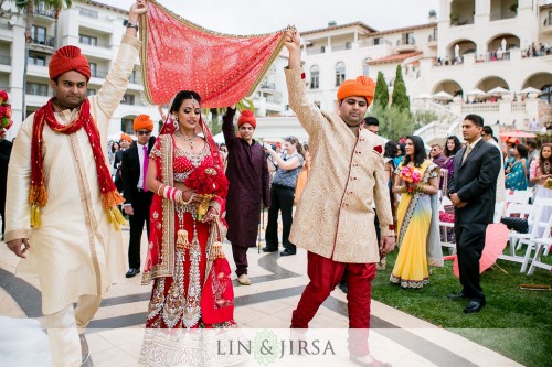 hindu-wedding-bride-entrance