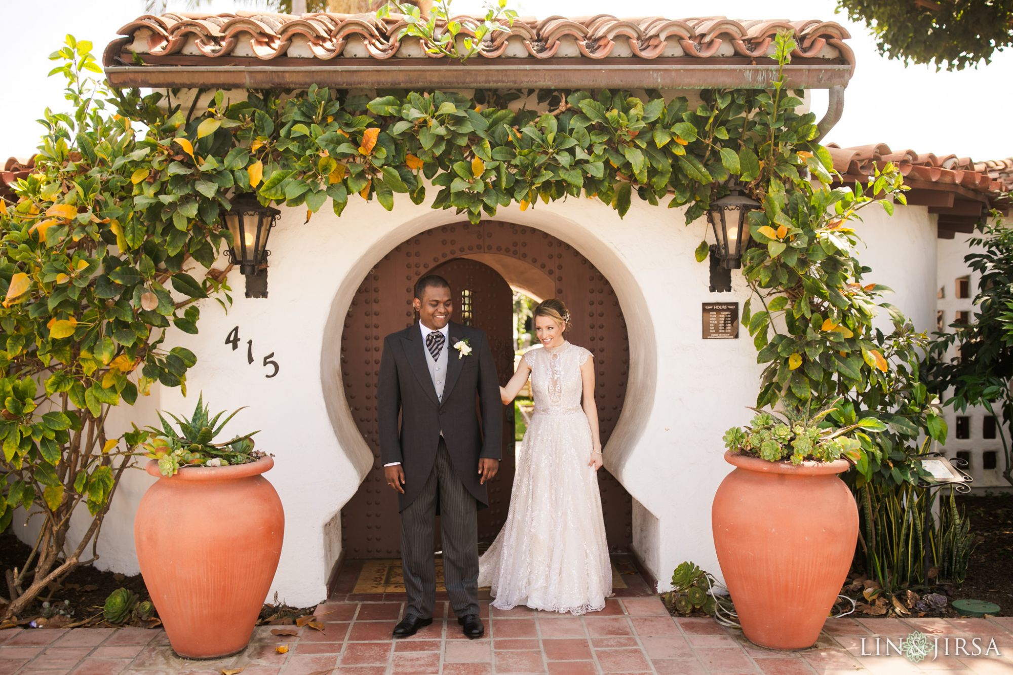 casa romantica san clemente wedding photography first look