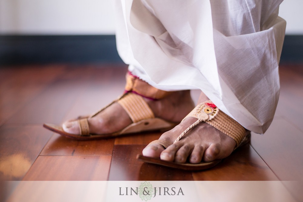 groom-chapal-indian-wedding